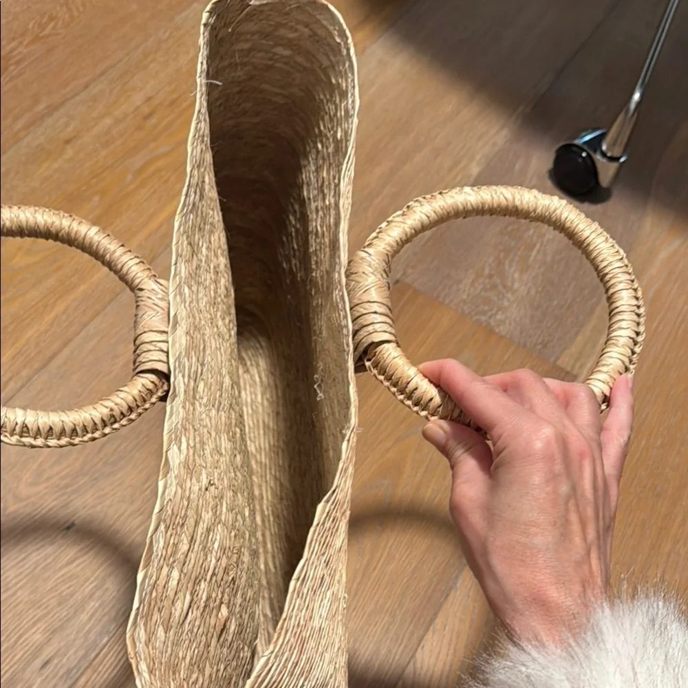 Handmade woven natural straw Tote Bag with round handle